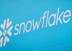 Snowflake mejora sus previsiones y firma un acuerdo con AWS por valor de 6.000 millones de dólares ante el creciente auge de la IA empresarial.