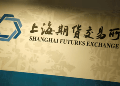 China trabaja en un mercado de futuros de tokens de IA, según fuentes, en una carrera con Estados Unidos.