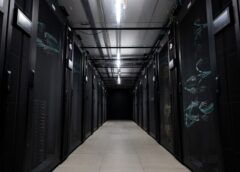 La UE aspira a construir 7 gigafábricas de IA por valor de 10.000 millones de euros en una carrera con EE. UU. y China.