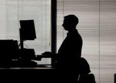 El regulador británico afirma estar siguiendo de cerca la evolución de la situación tras los ciberataques perpetrados por agentes de IA no autorizados.